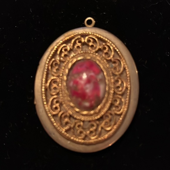 Antique gold tone locket - Picture 4 of 6